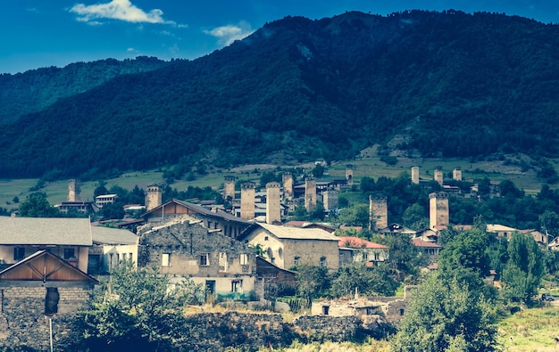 Vista panoramica delle torri di Mestia Svan