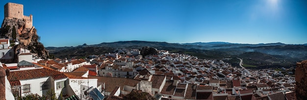 Vista panoramica di Olvera con castello