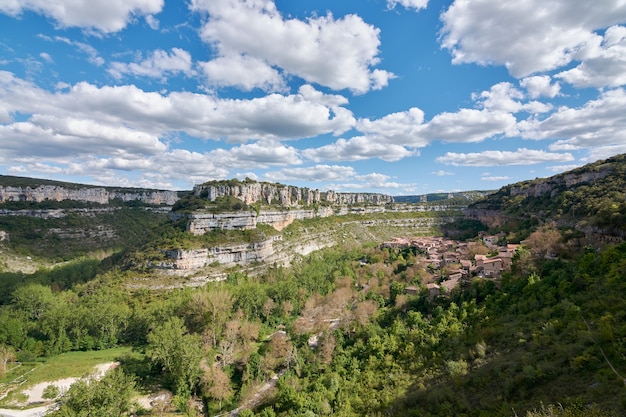 Vista panoramica di orbaneja del castillo