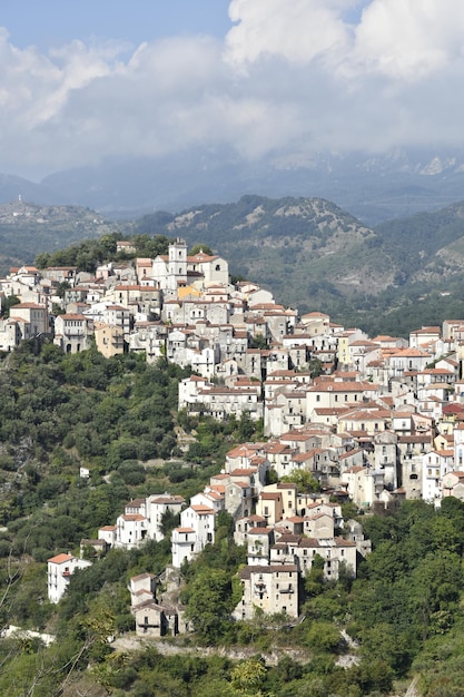 Vista panoramica di Rivello, città medievale della regione della Basilicata, in Italia
