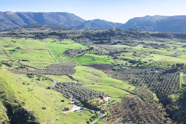 Vista panoramica di serrania de ronda dalla città monumentale di ronda turismo culturale e naturale in e