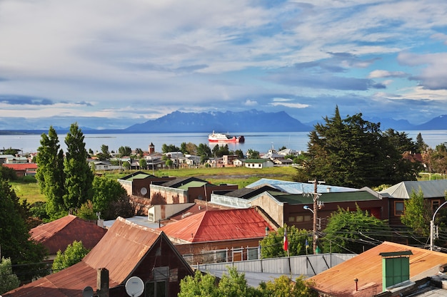 Vista panoramica di una città a Puerto Natales Cile