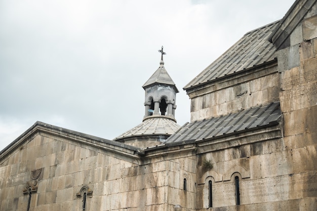 Vista panoramica di una vecchia chiesa in Armenia
