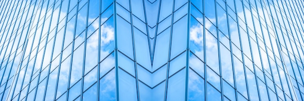 Vista panoramica e prospettica sul lato inferiore dei grattacieli in acciaio vetro blu, concetto aziendale di architettura industriale di successo