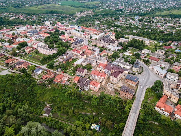 Vista panoramica estiva dell'antica città Kamianets-Podilskyi, regione di Khmelnytskyi, Ucraina.