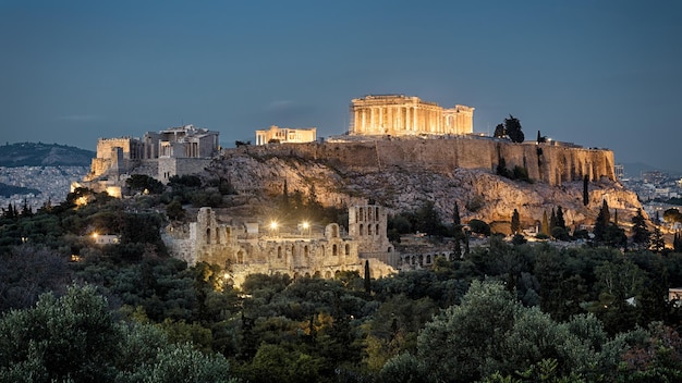 Vista panoramica notturna dell'Acropoli Atene Grecia
