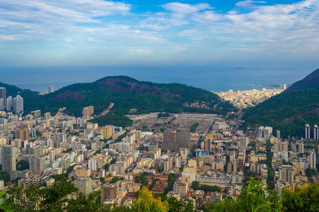 Vista panoramica o città di Rio de Janeiro in estate