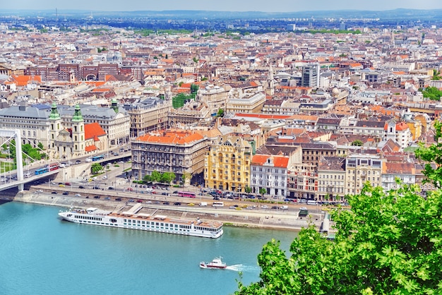 Vista panoramica su Budapest, dalla collina di Gellert. Ungheria.