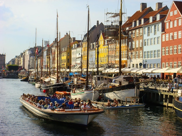 Vista panoramica sul lungomare della città nella giornata di sole Copenhagen Danimarca