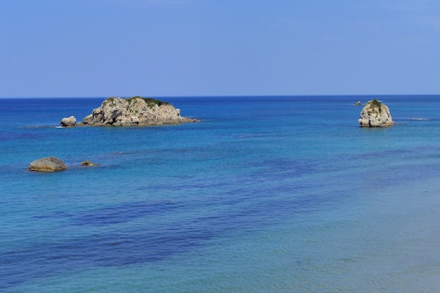 Vista panoramica sulla meravigliosa e sconosciuta spiaggia di Prassoudi