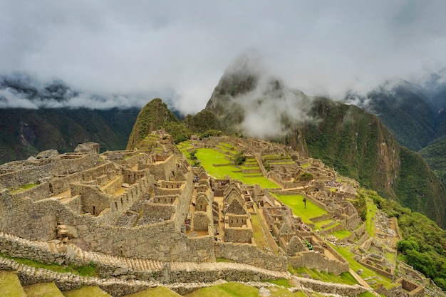 Vista panoramica sulle antiche rovine di Machu Picchu