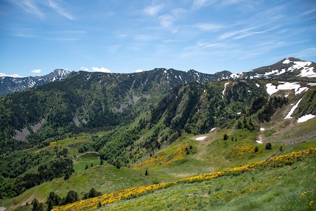 Vista panoramica sulle montagne dal Col de Pailheres Francia