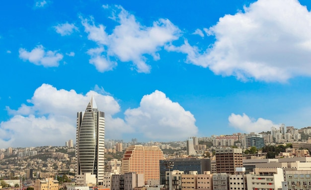 Vista panoramica sullo skyline di Israele del centro di Haifa e del centro storico