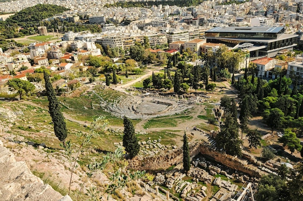 Vista pittoresca delle rovine greche del Teatro di Dioniso Eleuthereus Pietra Teatro Romano presso la collina dell'Acropoli Teatro dedicato a Dioniso il dio dei giochi e del vino Atene Grecia