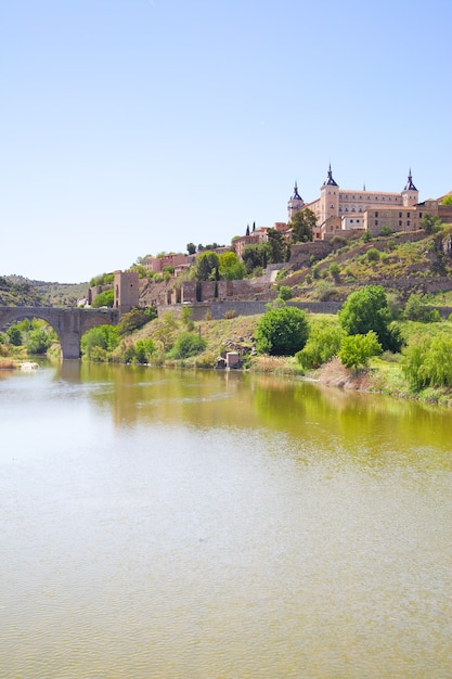 Vista pittoresca di Toledo e del fiume Tago, Spagna