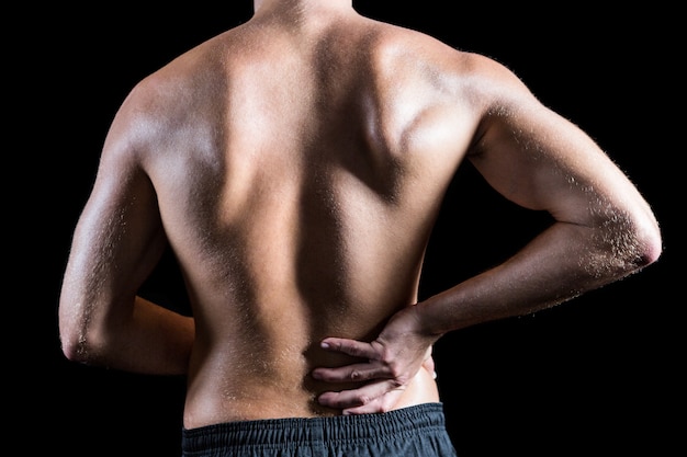 Vista posteriore di un uomo senza camicia con dolore alla schiena