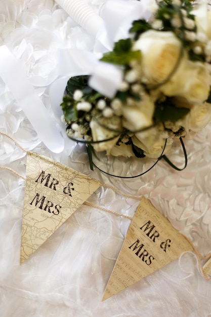 Vista ravvicinata ad alto angolo del bouquet di sposa