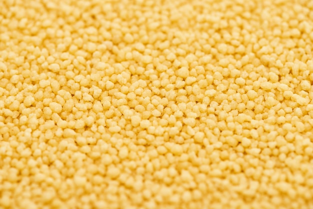 Vista ravvicinata del cuscus biologico non trasformato