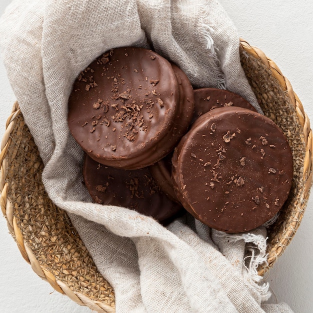 Vista ravvicinata di deliziosi biscotti alfajores