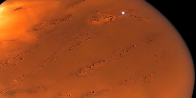 Vista ravvicinata di Marte rosso, spazio profondo