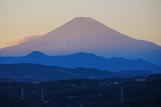 Vista serale del Monte Fuji da Shonandaira, Kanagawa, in Giappone