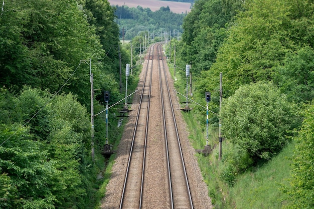 Vista su due linee ferroviarie