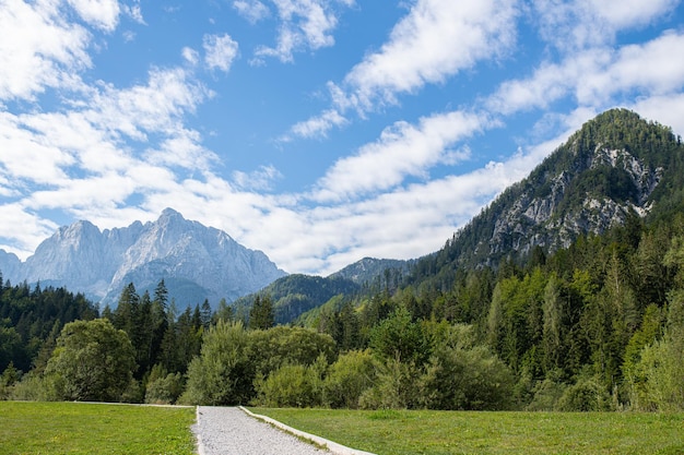 Vista su prisojnik o prisank dal lago di jasna kranjska gora