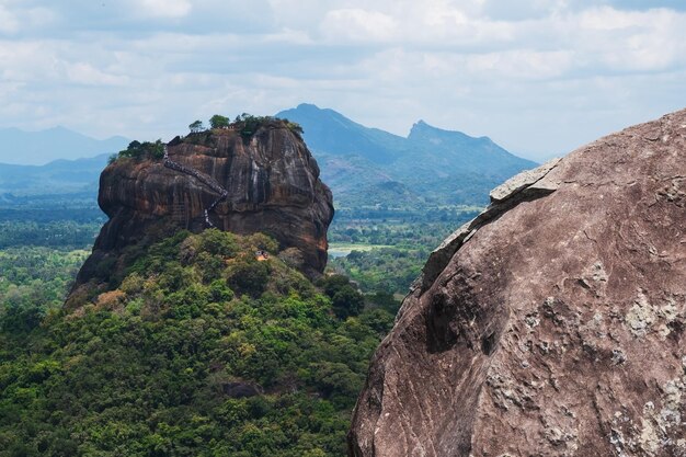 Vista su Sigiriya Rock Lion Rock