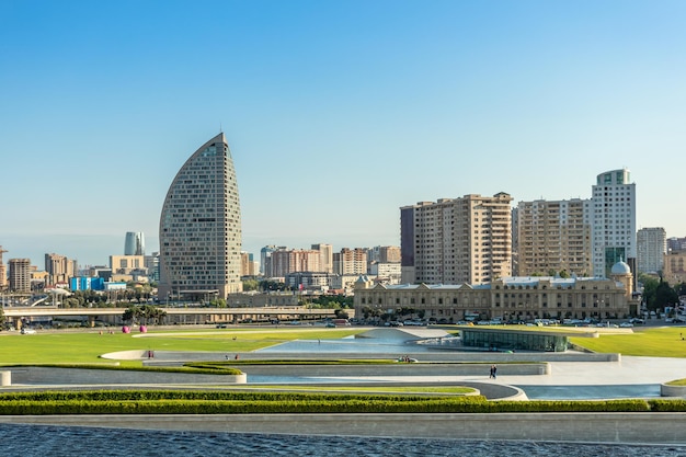 Vista su uno dei quartieri residenziali della città di Baku con case viventi Azerbaigian