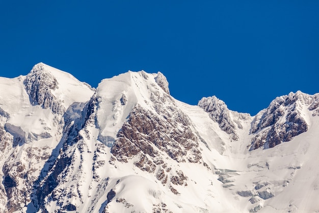 Vista sui monti Svaneti, la regione di alta montagna della Georgia