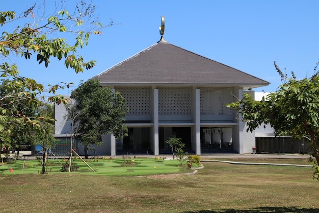 vista sul campo da minigolf e sulla moschea