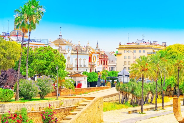 Vista sul centro di Siviglia e sul lungomare del fiume Guadalquivir. Spagna.