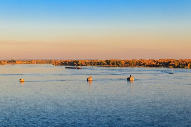 Vista sul fiume Dnieper in autunno