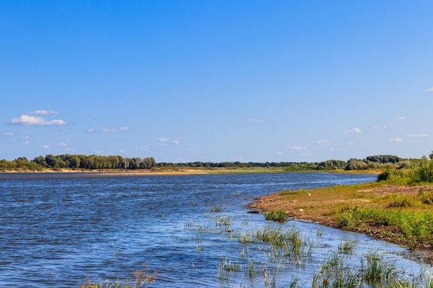 Vista sul fiume Oka in Russia