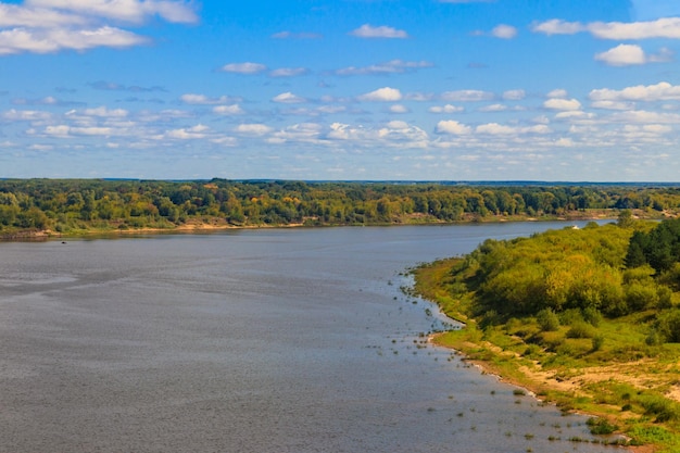 Vista sul fiume Oka in Russia