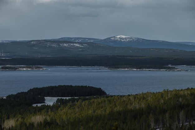 Vista sul Mar Bianco dal ponte di osservazione a Kandalaksha