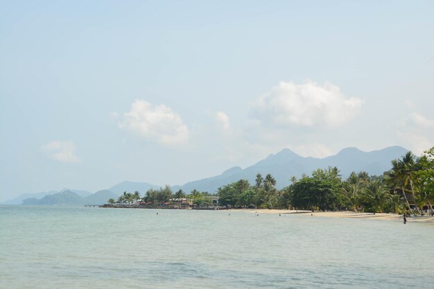 Vista sul mare e sull'isola