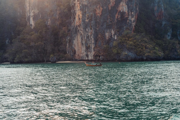 Vista sul mare e sulle montagne di Ao Nang