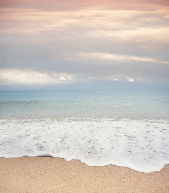 Vista sul mare in colore vintage.