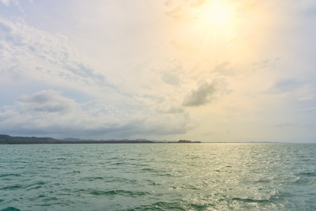 Vista sul mare naturalmente bella Koh Chang