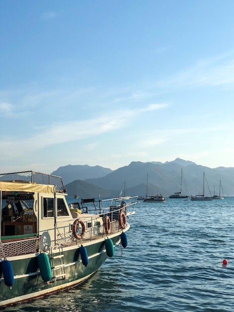 Vista sul molo con barche e yacht Marmaris molo barche e yacht Mar Mediterraneo