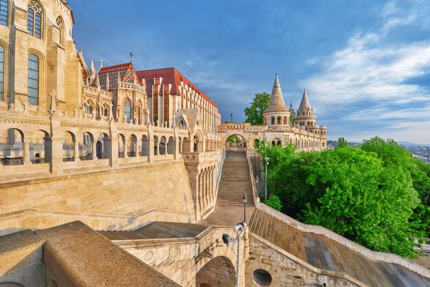 Vista sul vecchio bastione dei pescatori a Budapest al mattino. Ungheria.