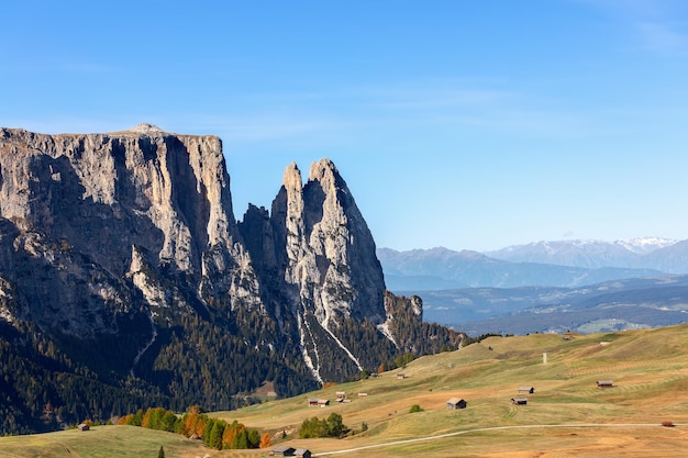 Vista sull'altopiano dell'Alpe di Siusi con la Punta Euringer e la Val Gardena Alto Adige Italia