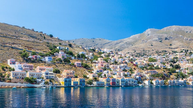 Vista sulla baia dell&#39;isola di Symi