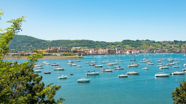 Vista sulla baia di Hendaye, Pirenei