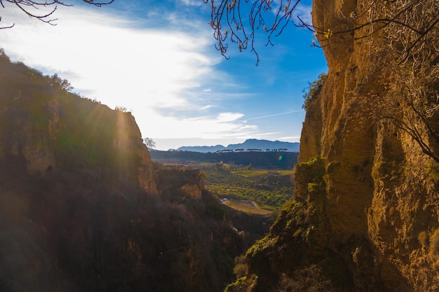 Vista sulla campagna tra le gole di Ronda in Spagna