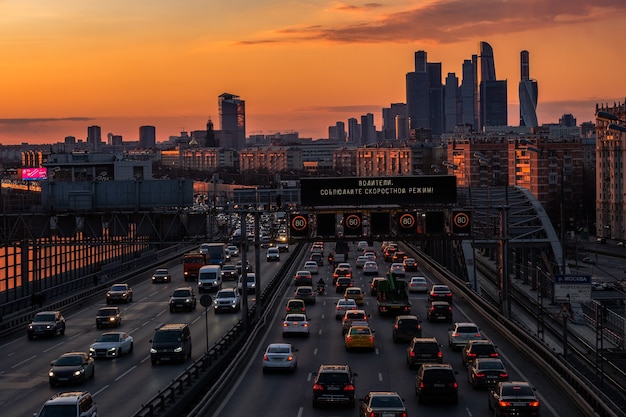 Vista sulla città di Mosca al tramonto