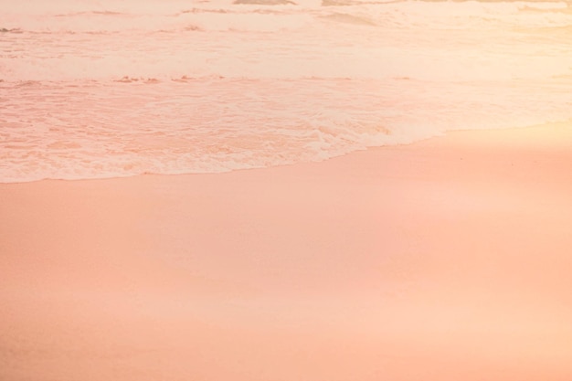 Vista sulla costa dell'oceano, meta perfetta per viaggi e vacanze