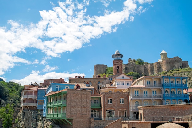 Vista sulla fortezza di Narikala da Abanotubani