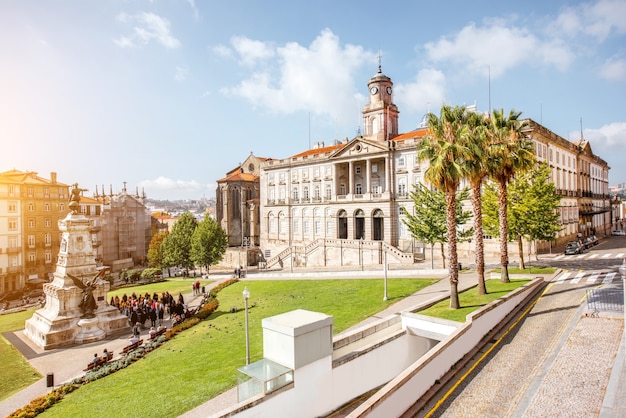 Vista sulla piazza Infante Dom Henrique nella città di Porto, Portogallo